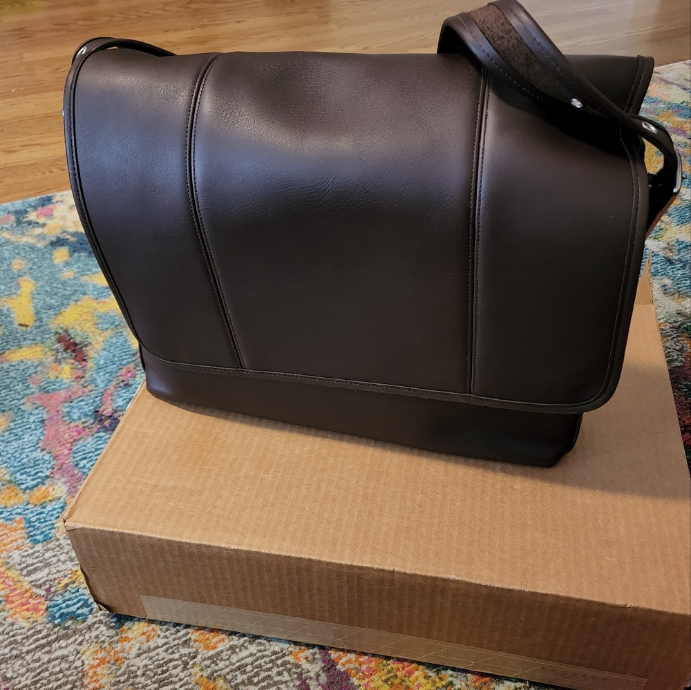 Coach Unisex Brown Leather messenger bag nwot